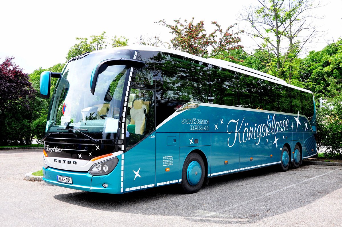 Setra 516 HD von Sch�rnig Reisen aus der BRD in Krems gesehen.