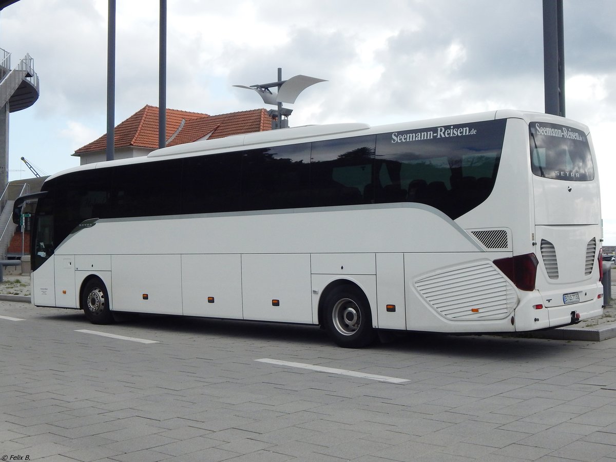 Setra 516 HD von Seemann-Reisen aus Deutschland (ex URB) im Stadthafen Sassnitz. 