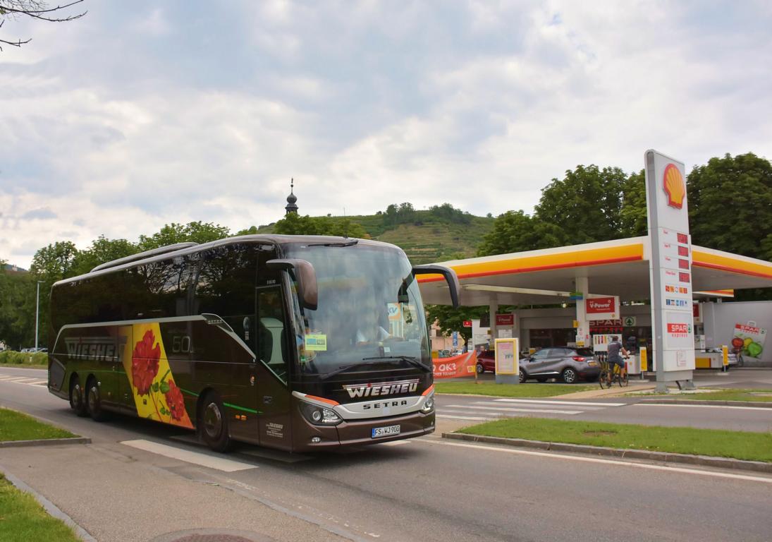 Setra 516 HD von WIESHEU Reisen aus DE 2018 in Krems gesehen.