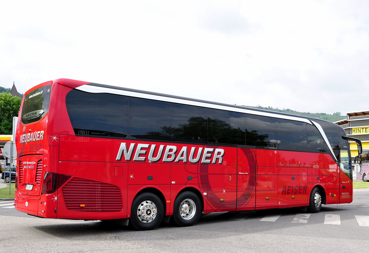 Setra 516 HDH von Neubauer Reisen aus �sterreich in Krems gesehen.