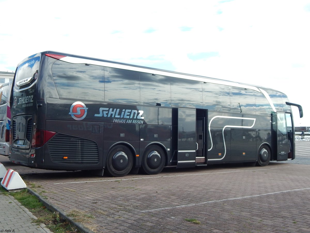 Setra 516 HDH von Schlienz aus Deutschland im Stadthafen Sassnitz.