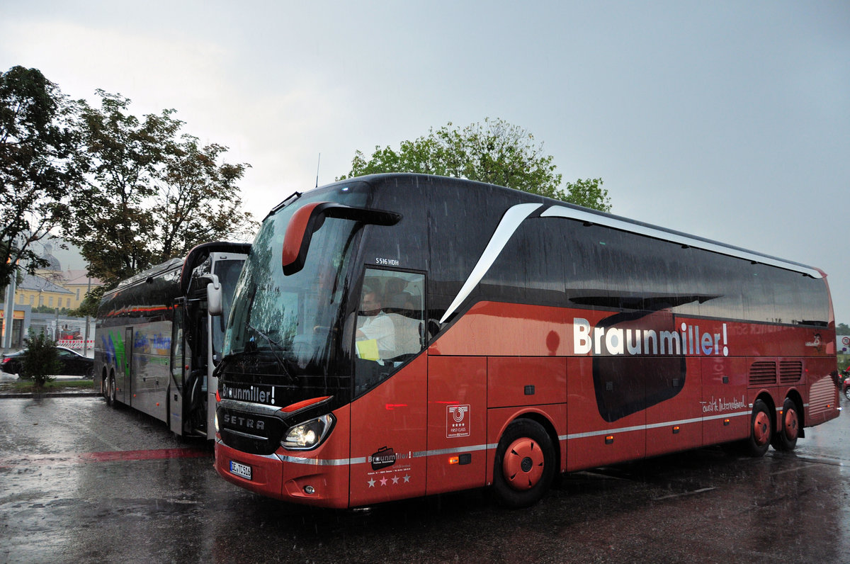 Setra 516 HDH von Thomas Braunmiller Reisen aus der BRD in Krems gesehen.