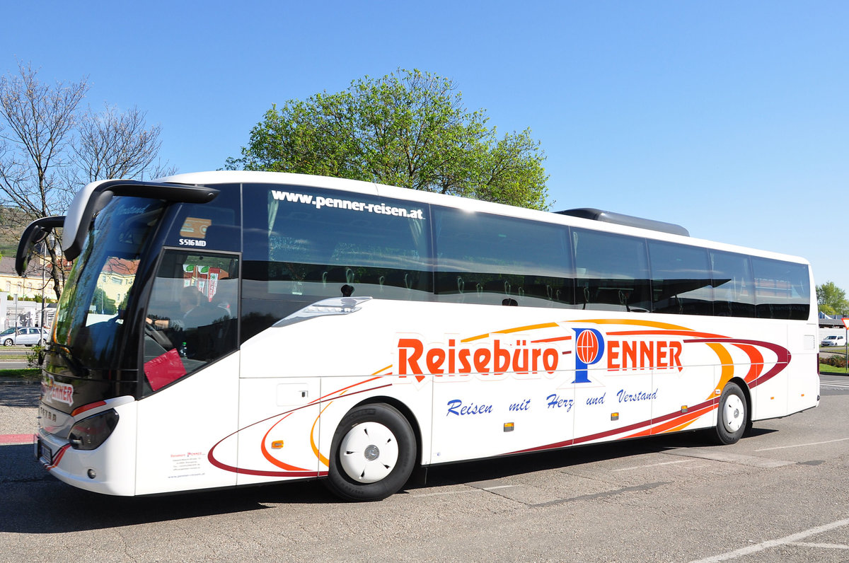 Setra 516 MD vom Reisebro Penner aus Niedersterreich in Krems gesehen.