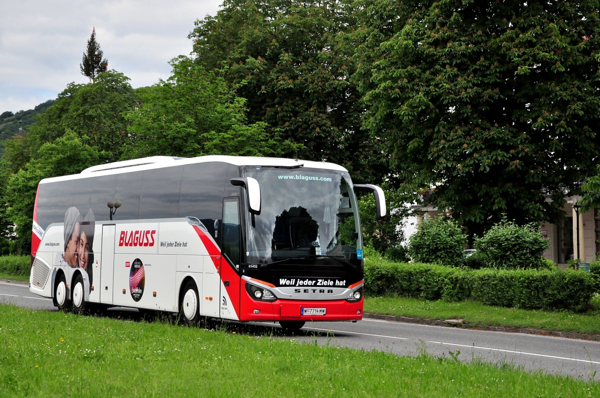 Setra 517 HD von Blaguss Reisen aus �sterreich im Mai 2015 in Krems unterwegs.