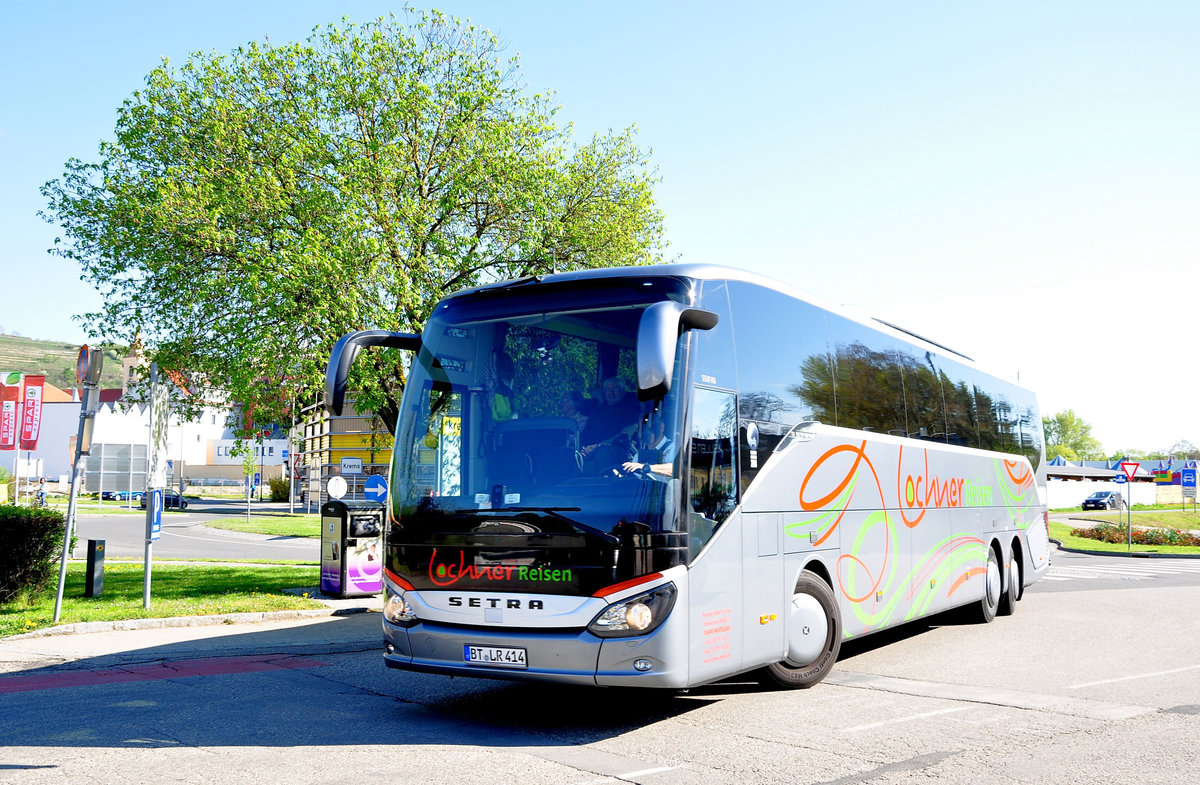 Setra 517 HD von Busreisen Robert Lochner aus der BRD in Krems gesehen.