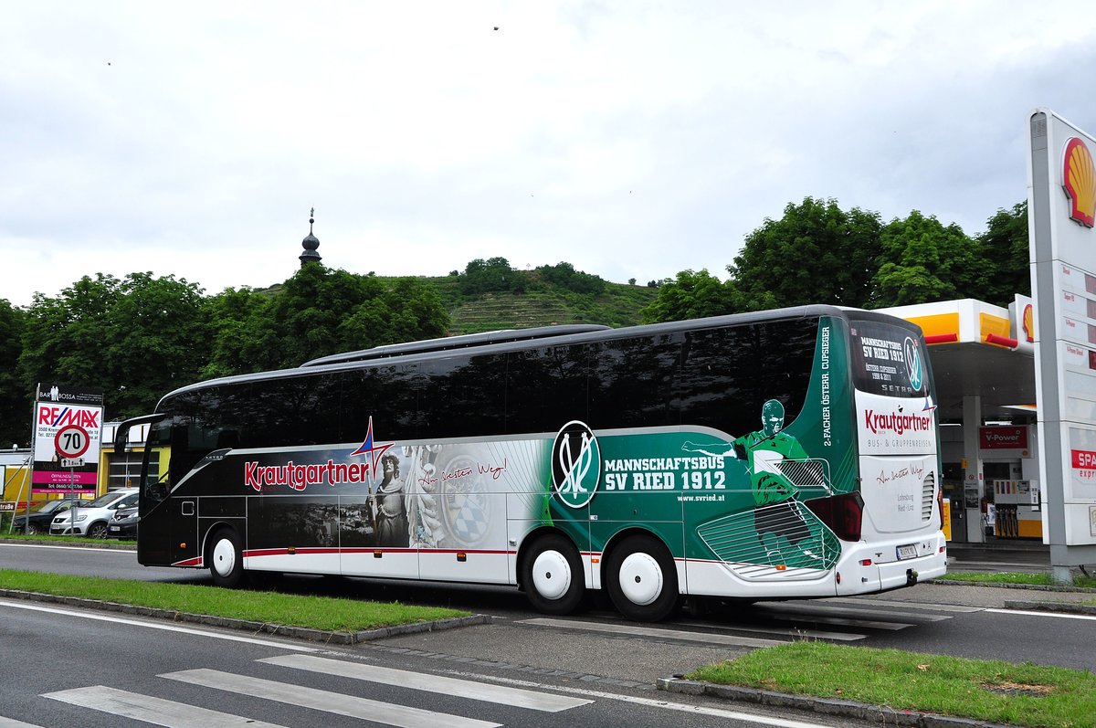 Setra 517 HD von Krautgartner Reisen aus �sterreich in Krems gesehen.
