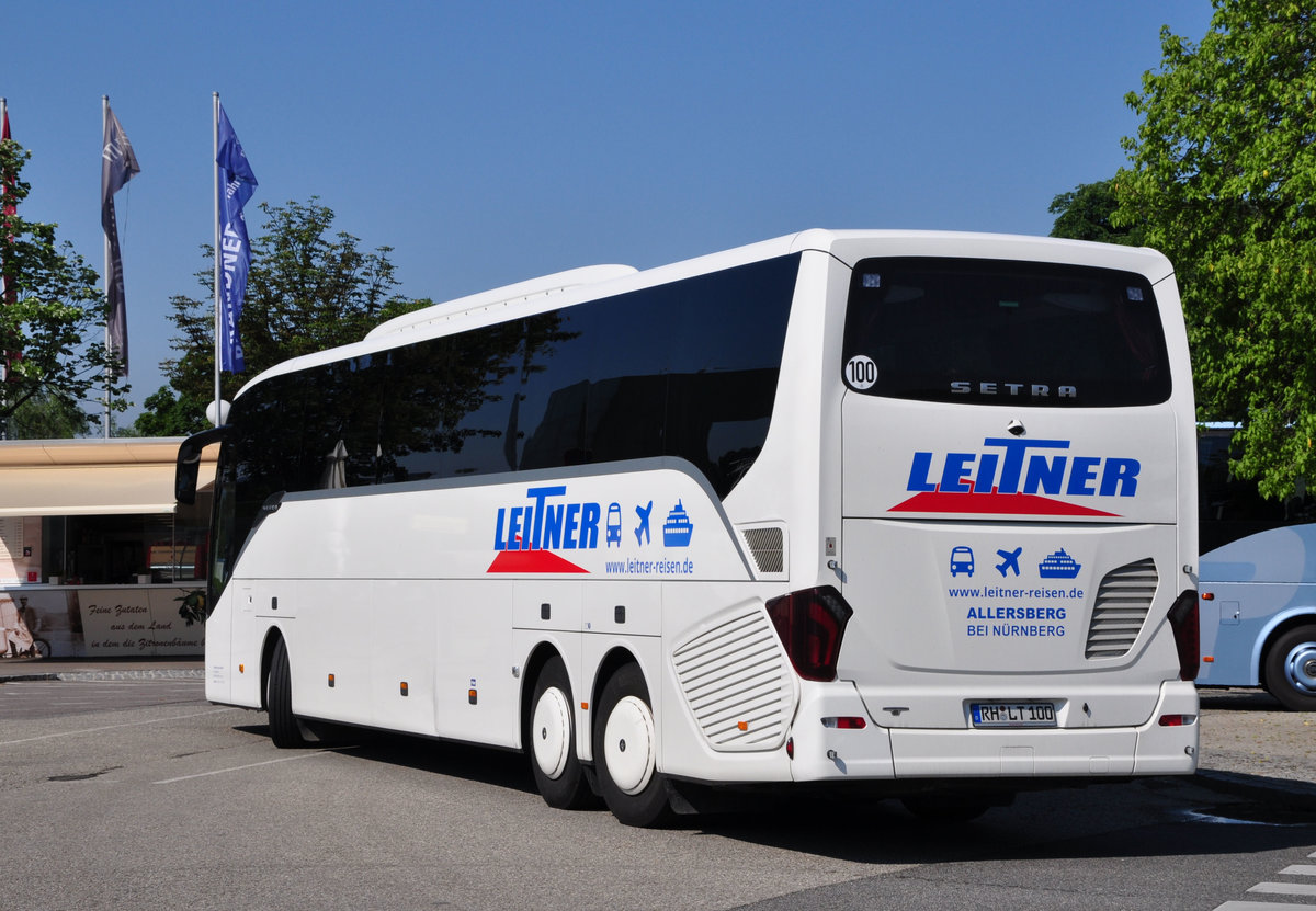 Setra 517 HD von der Leitner Touristik aus der BRD in Krems gesehen.