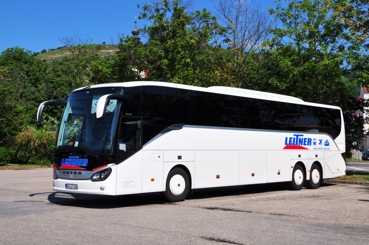 Setra 517 HD von der Leitner Touristik aus der BRD in Krems gesehen.