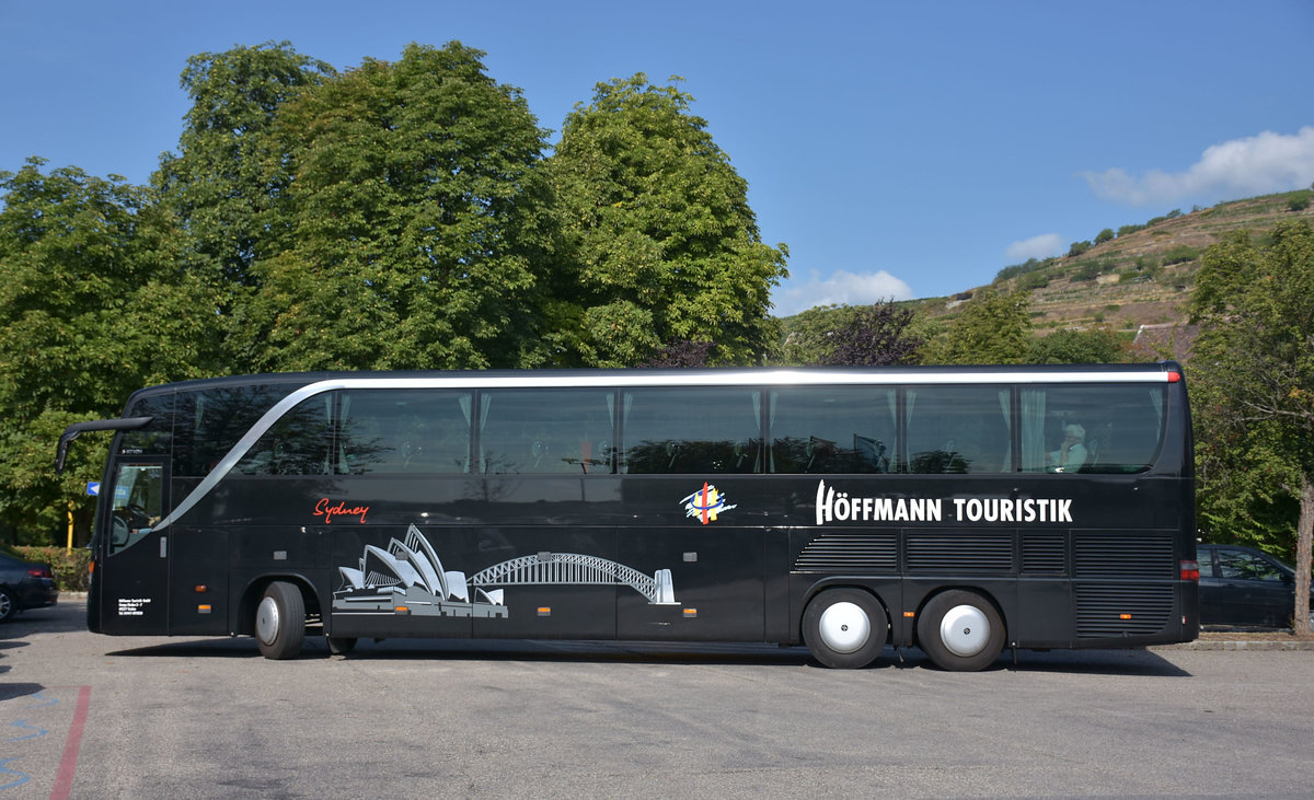 Setra 517 HD  Sydney  von H�ffmann Reisen aus der BRD 2017 in Krems.