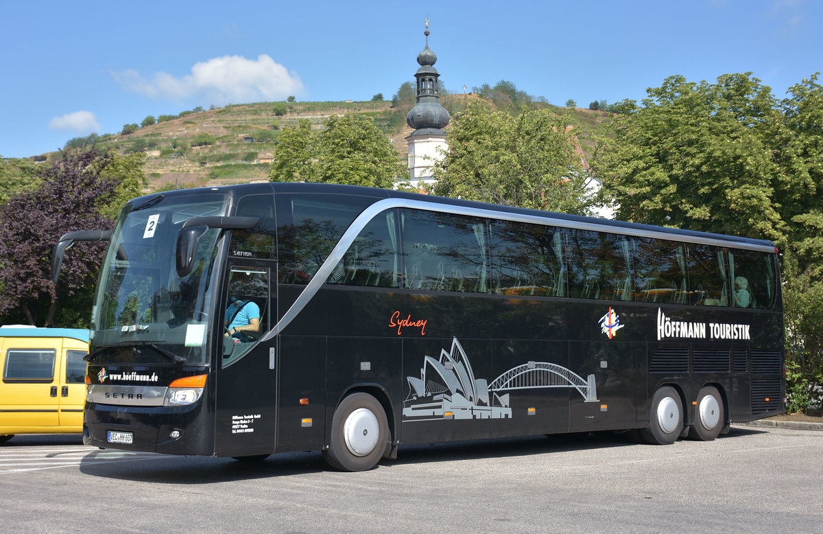 Setra 517 HD  Sydney  von H�ffmann Reisen aus der BRD 2017 in Krems.
