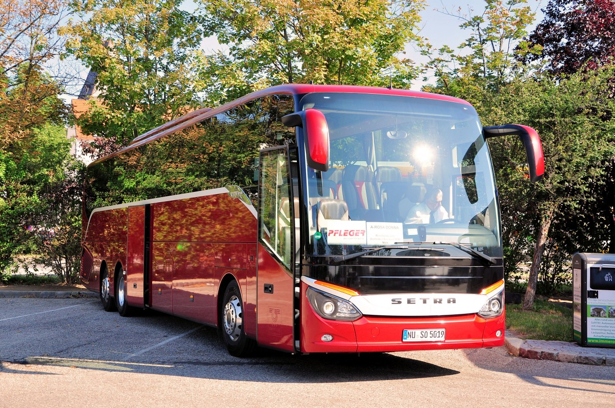 Setra 519 HD aus der BRD,unterwegs f�r Pfleger Reisen in Krems gesehen.