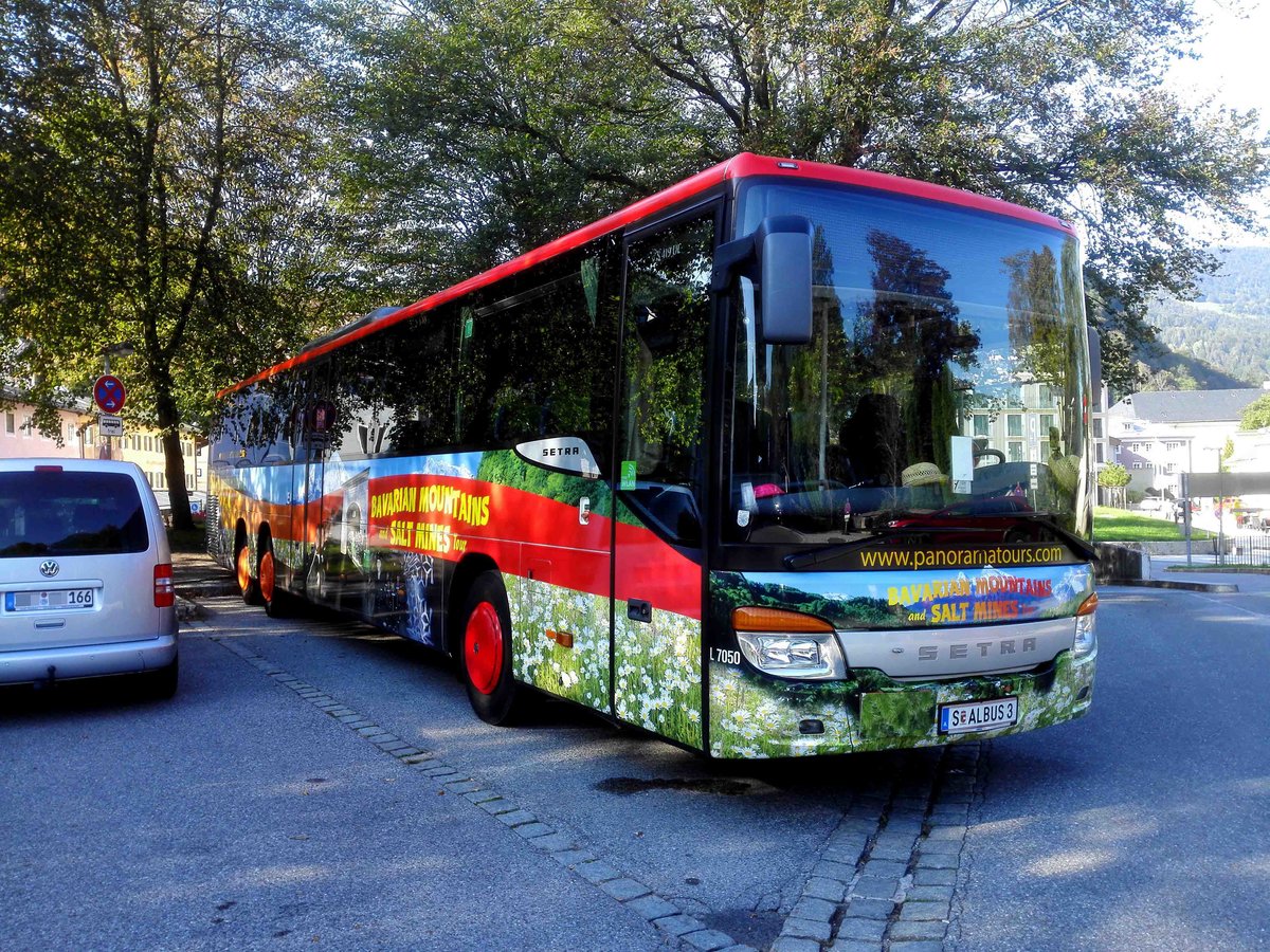 Setra S 419 UL von  panoramatours  steht auf einem Parkplatz in Berchtesgaden, 09-2018