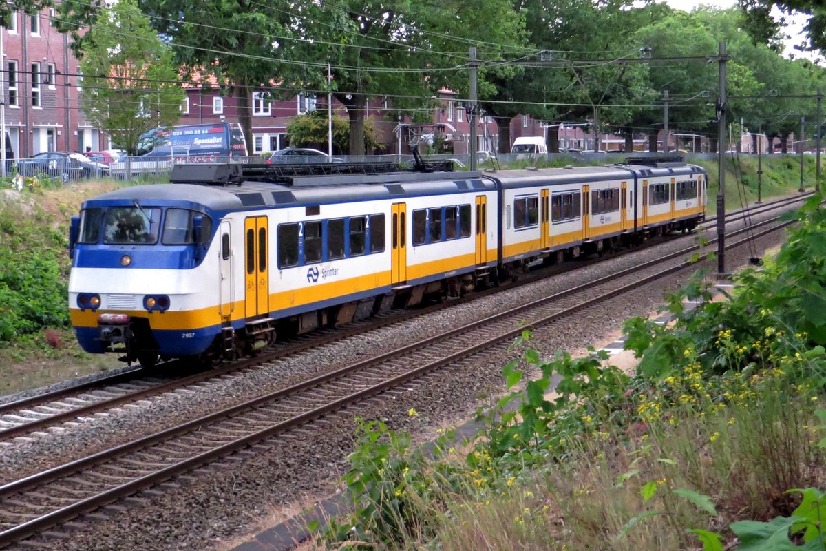 SGMm 2957 durchfahrt am Abend von 3 Juni 2020 Nijmegen Goffert.