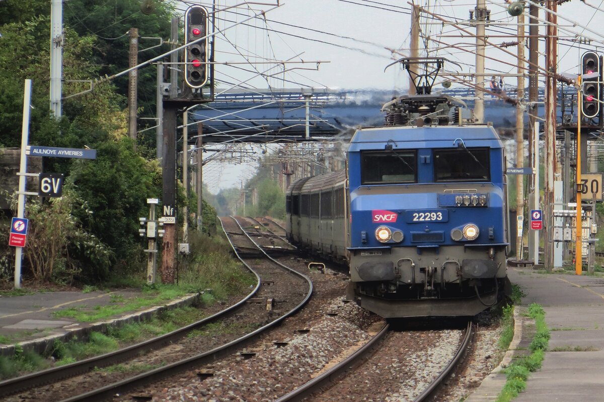 SNCF 22293 treft am Abend von 16 September 2021 in Aulnoye-Aymeries ein.