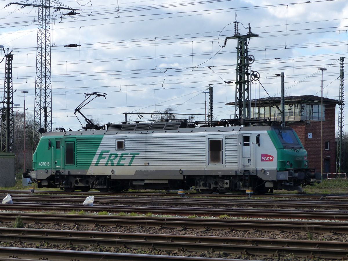 SNCF FRET Lokomotive 437015 G�terbahnhof Oberhausen West, Deutschland 12-03-2020.

SNCF FRET locomotief 437015 goederenstation Oberhausen West, Duitsland 12-03-2020.