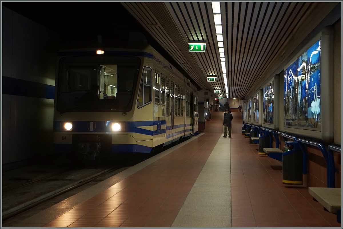 So wenig einladen der SSIF Bahnhof von Domodossola ist, so wünderschön zeigt sich dann der Fahrt Richtung Re.
13. Mai 2015