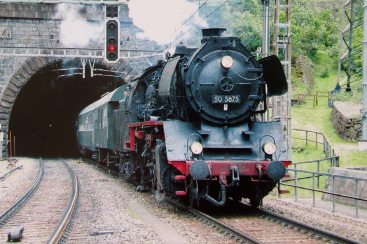 Sonderzug mit 50 3673 passiert Göschenen am 26 Mai 2007.