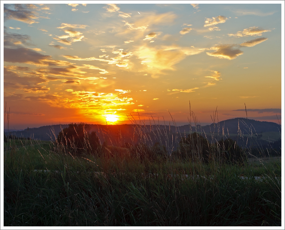 Sonnenuntergang am 26.08.2013 bei Lichtenhain (Sebnitz) im Elbsandsteingebirge.