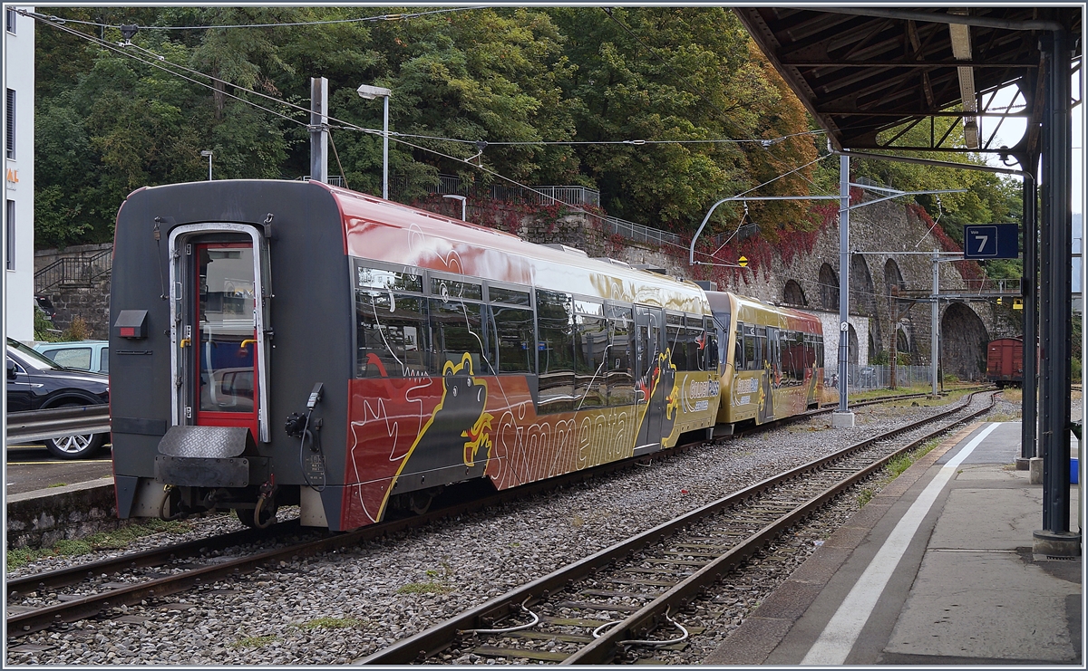 Steuerwagen des  Lenker Pendel  stehen abgestellt in Vevey. Der dazugehörige Be 4/4 anderweitig abgestellt und wurde in der Folge im CEV/MVR revidiert. 

7. Okt. 2019