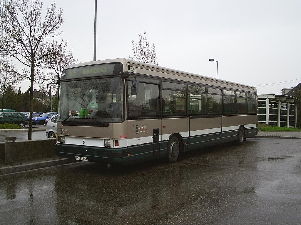 Strassburg - 12. April 2006 : Renault R 312 Nr 450 am Baggersee.