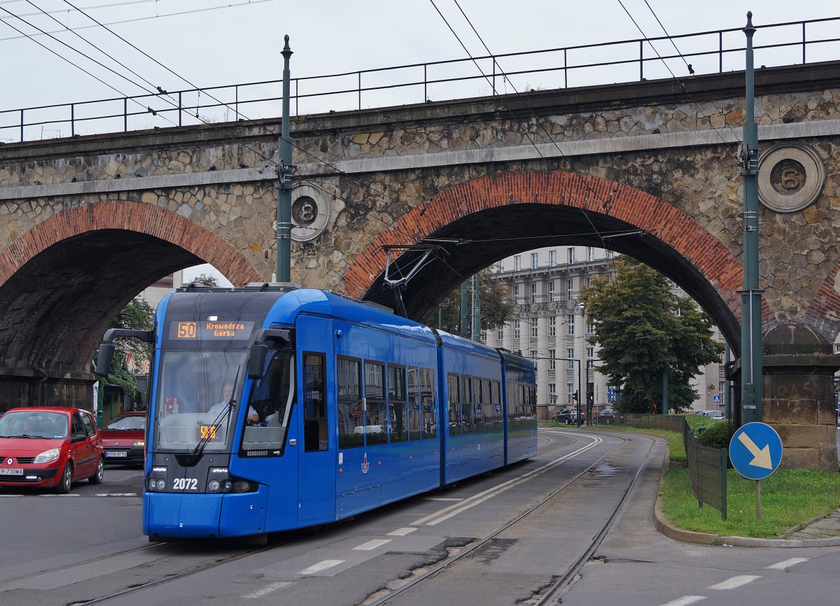 STRASSENBAHNBETRIEBE IN POLEN
Strassenbahn KRAKAU
Niederflurgelenkwagen Nr. 2072 des Typs NGT 8
aufgenommen am 13. August 2014 
Foto: Walter Ruetsch 