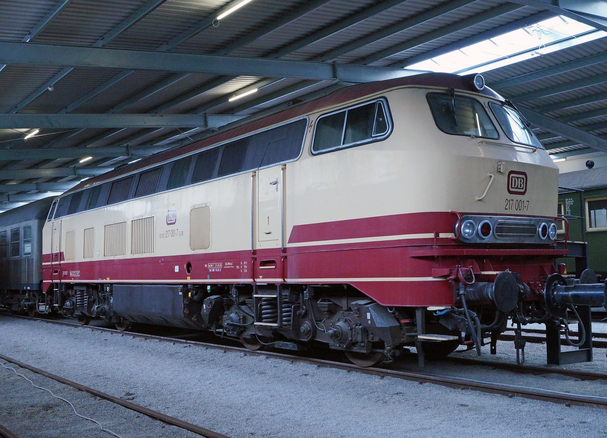 SVG: Bei der am 25. April 2015 aufgenommenen DB 217 001-7 (Krupp, 1964) handelt es sich um eine Leihgabe von DB Regio (RAB).
Foto: Walter Ruetsch