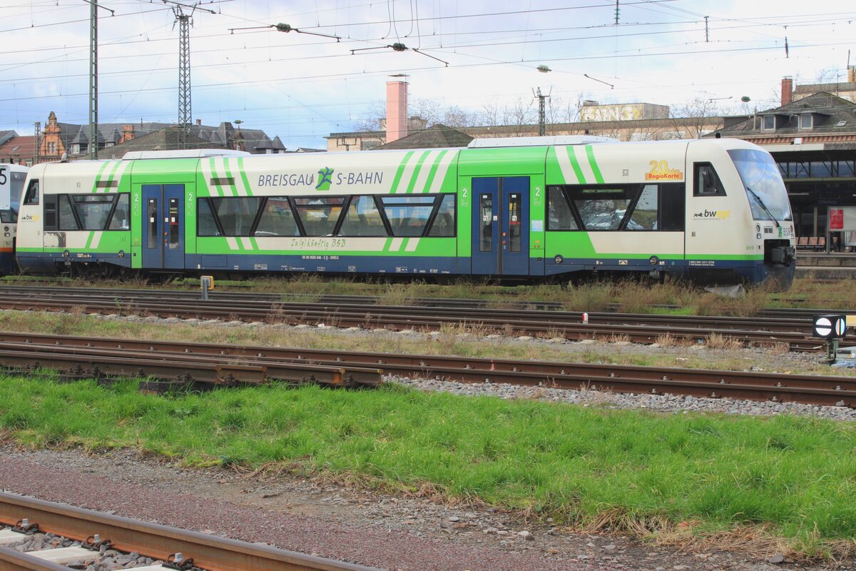 SWEG 650 046 -noch in Breisgau S-Bahn Farben- steht am 29 Dezember 2023 in Offenburg.