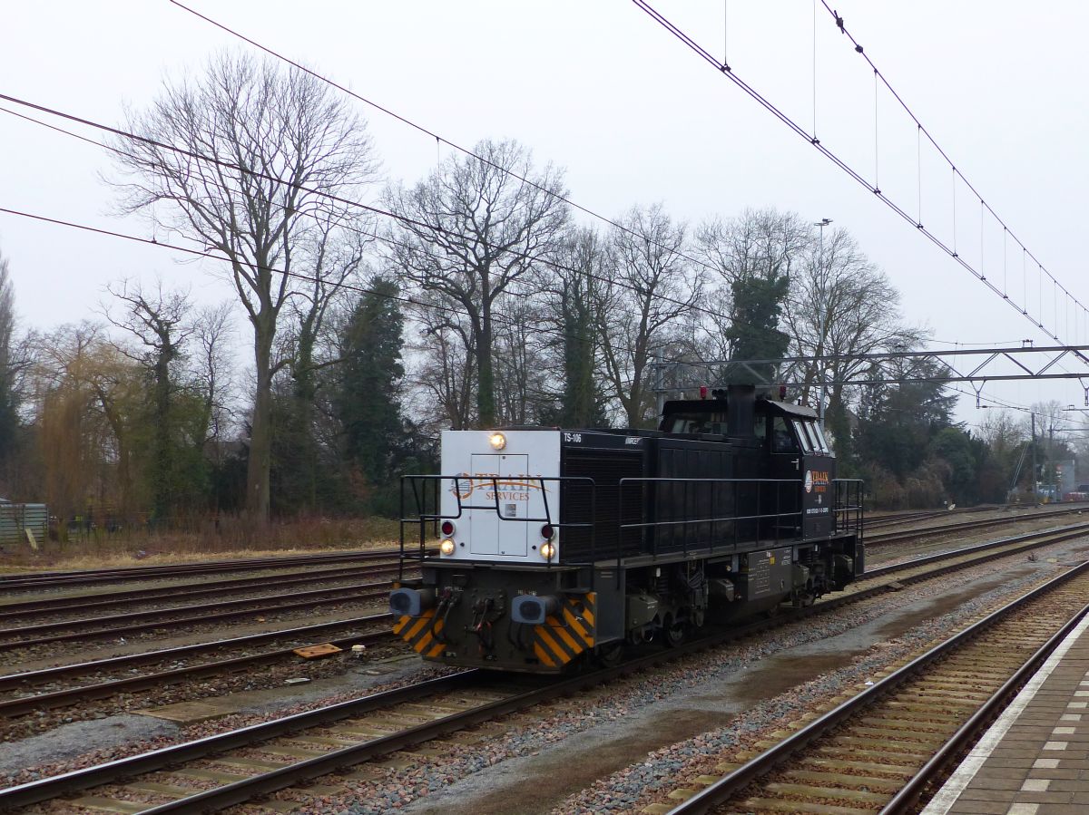 Train Services Diesellok TS-106 Dordrecht, Niederlande 16-02-2017.

Train Services dieselloc TS-106 Dordrecht, Nederland 16-02-2017.