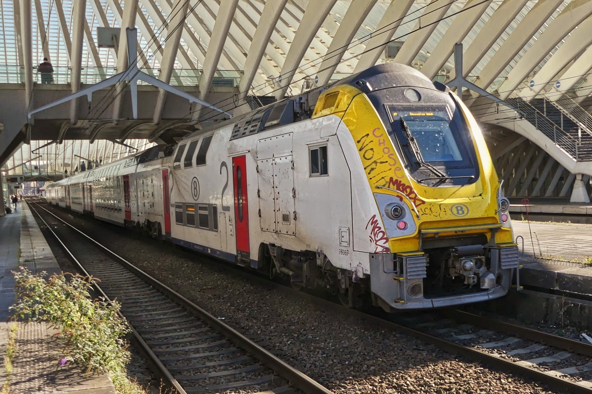 Triebzug M7 gebaut von Bombardier, (jetzt Alstom), wird seit 2018 an die SNCB ausgeliefert, sie k�nnen mit Selbstfahrenden Triebz�gen oder mit E-Loks gekoppelt werden. Im Bild der Selbstfahrende Triebzug (91 88 86-96087-4B).
Technische Daten: Seit 2020 im Dienst bei der SNCB; 
Antrieb 1,5 kV DC /25 kVAC -50Hz / 3kV DC; 
L 24,190 m; B 2,830 m; 106 t; 
Raddurchmesser 1,10 m; 
Max 200 km/h  3kV & 25 kV; 150 km/h 1,5 kV; 
L�ttich 10.2025 