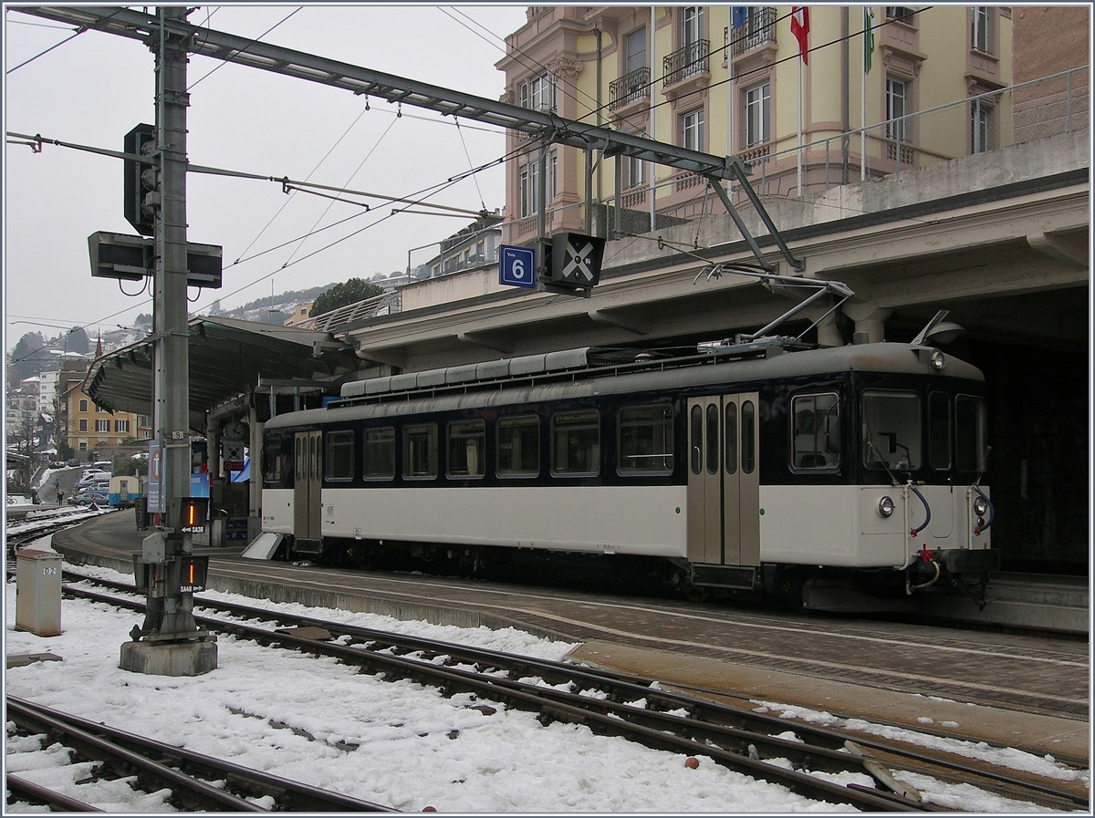 Trotz der neuen SURF und Alpina Triebwagen ist das ex.  Bipperlisi  als Be 4/4 1006 weiterhin bei der MOB im Einsatz, wie dieses Bild aus Montreux zeigt. 22. Jan. 2017