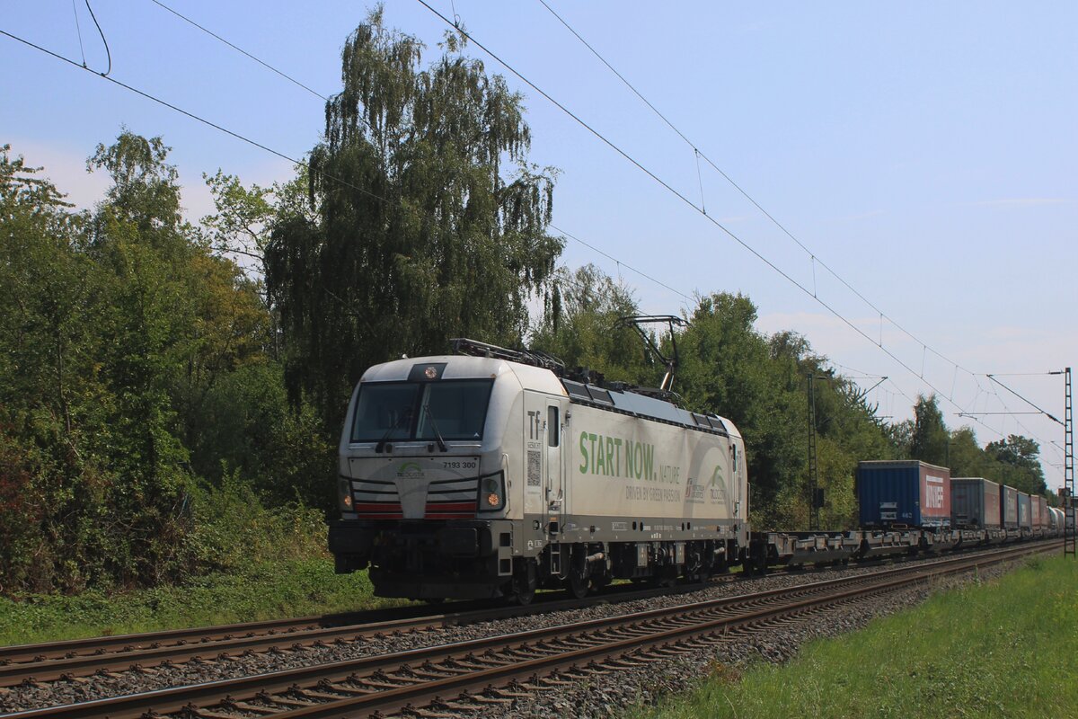 TX Log  193 300 zieht am 12 Augustus 2025 ein KLV durch Kaarst Broicherseite.