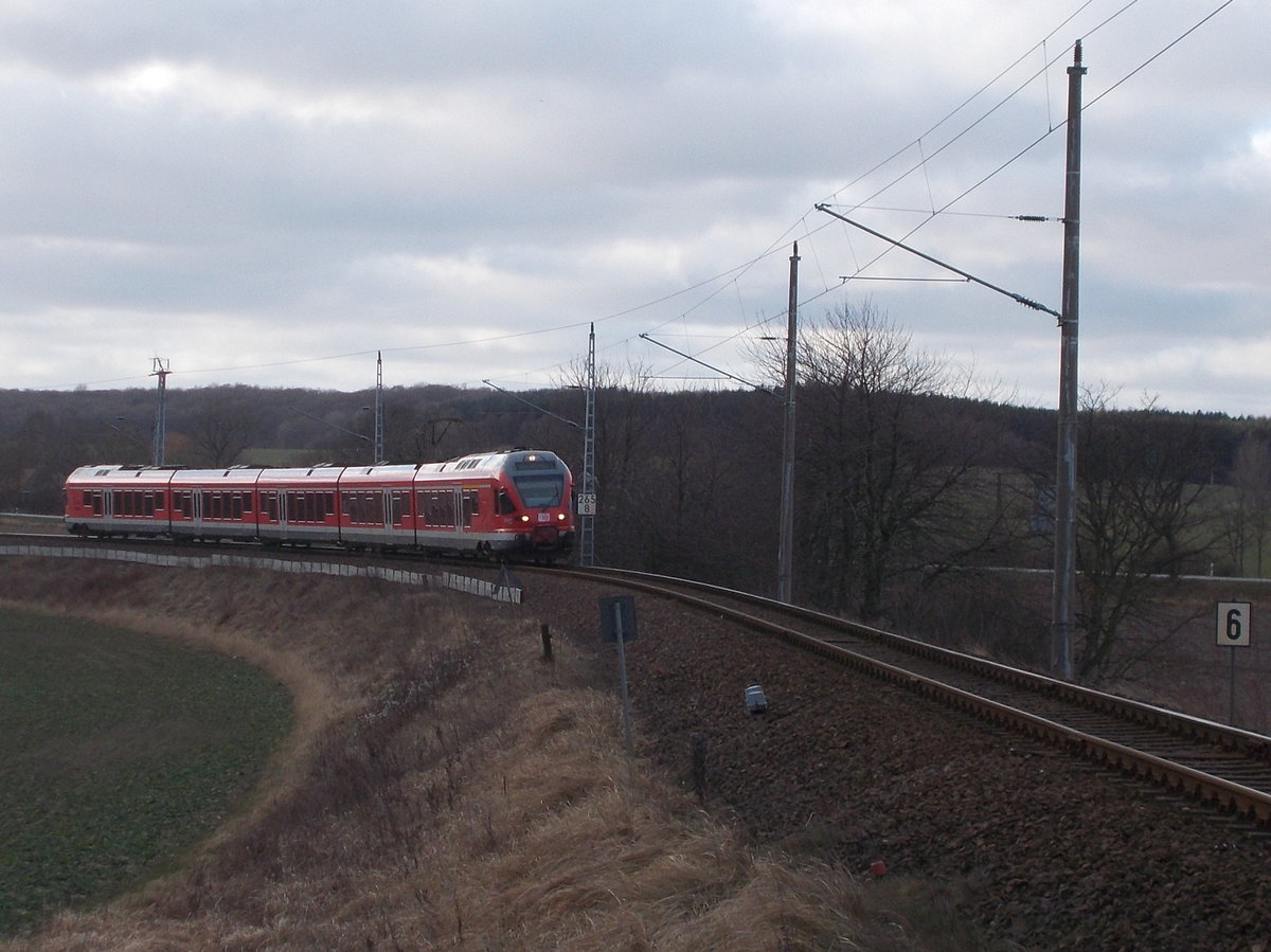 Um am 05.Januar 2017 nicht lange an der Borchtitzer Schranke stehen zum�ssen,holte ich meine Kamera heraus und fotografierte einen 429 nach Sassnitz.
