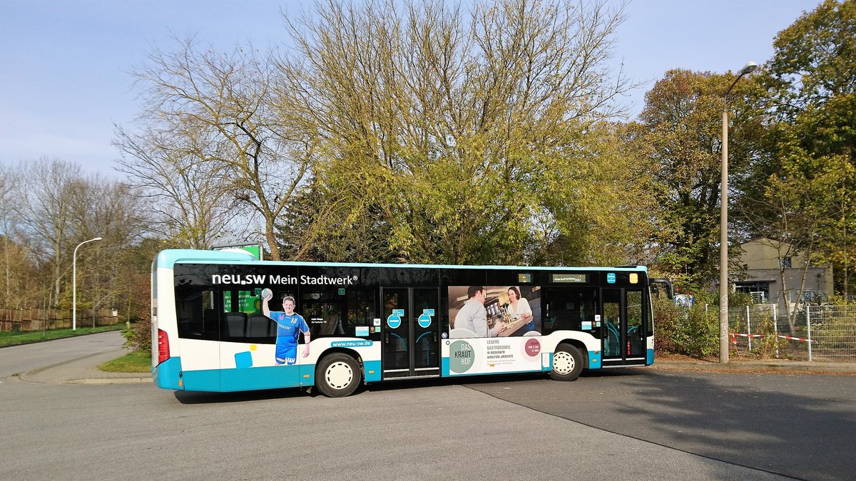 .....und auch Sportler sind wieder auf den Bussen zusehen wie hier auf dem Citaro wo ein Handballer der SV Turbine 78 ist ( November 2017)