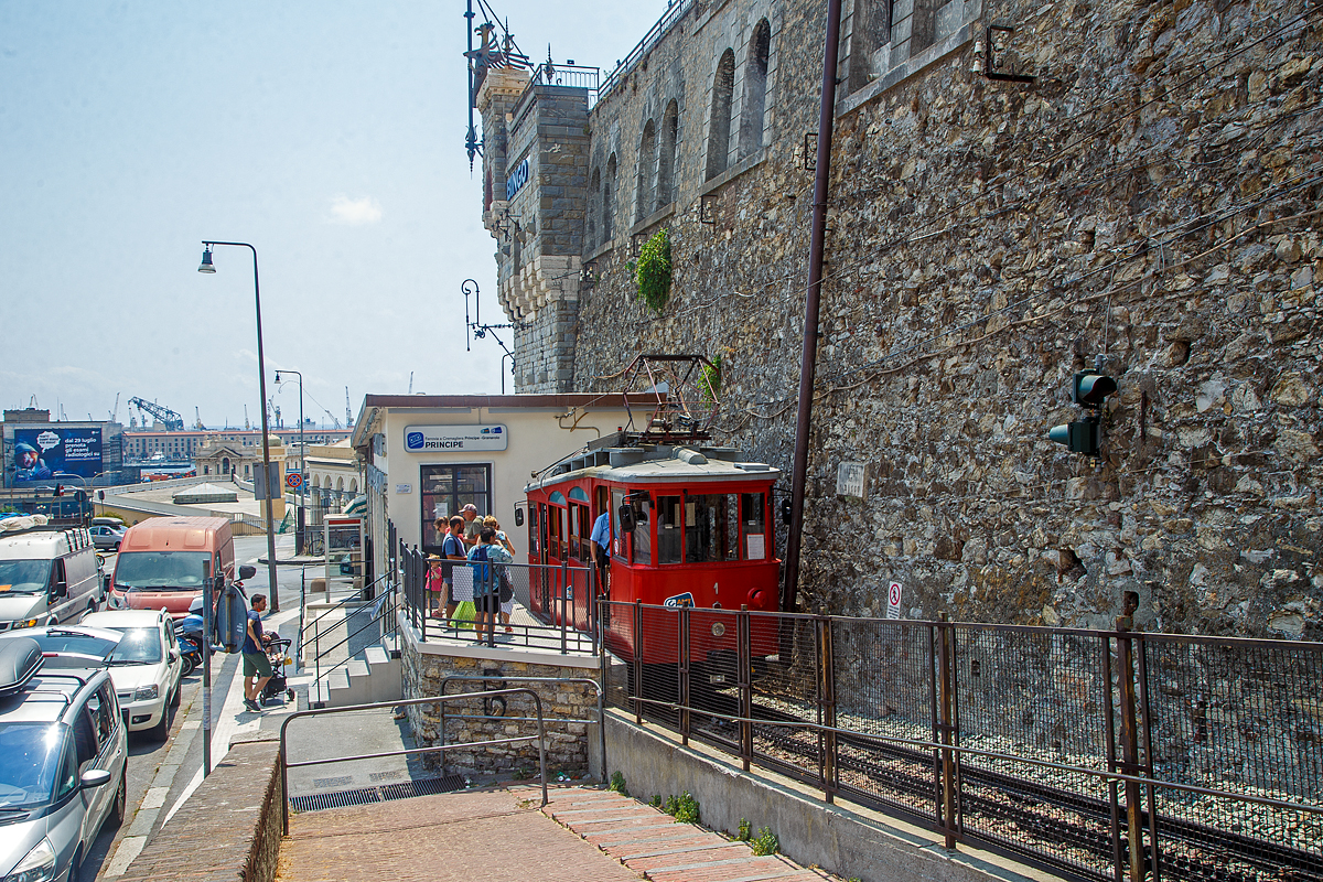 Unweit und oberhalb des Bahnhof Genova Piazza Principe gibt es einen kleine Zahnradbahn die Ferrovia Principe Granarolo.

Der Triebwagen 1 (heute der einzige) der Ferrovia Principe Granarolo (Zahnradbahn) am 23.07.2022 an der Talstation Principe

Die Zahnradbahn Ferrovia Principe–Granarolo ist ein ffentliches Verkehrsmittel in Genua, Italien und verkehrt tagsber alle 20 bis 30 Minuten. Der Betrieb erfolgt seit 1964 durch die AMT Genova (Azienda Mobilit e Trasporti Genova S.p.A). Die 1901 erffnete Strecke mit einer Spurweite von 1.200 mm ist insgesamt 1,13 Kilometer lang und bewltigt einen Hhenunterschied von 194 Metern. Der Triebwagen verkehrt mit einer Geschwindigkeit von 8 km/h. Eine Besonderheit fr eine Zahnradbahn ist die Abtsche Ausweiche, mit der die Zugkreuzungen ohne umzustellende Weichen funktionierten. Dafr mussten die Triebwagen mit asymmetrischen Radstzen ausgerstet werden und die Oberkante der Zahnstange lag auf Hhe der Schienenoberkante. Die Wagenksten wurden, ebenfalls vergleichbar mit Standseilbahnwagen, der mittleren Steigung angepasst.

Die Strecke der Zahnradbahn wurde jahrelang nur im unteren Teil bis zur Haltestelle Via Bari knapp vor der Ausweiche etwa in der Mitte der Strecke mit Fahrgsten befahren (ca. 500 Meter). Der Betrieb des oberen Teils der Strecke war wegen erforderlicher Reparaturarbeiten an den Sttzmauern und dem Oberbau nicht mglich. Der einzige vorhandene Triebwagen verkehrt mit einem ber dem bergseitigen Einstiegsraum aufgesetzten Scherenstromabnehmer. Der auf dem talseitigen Ende vorhandene Stangenstromabnehmer wird nicht mehr genutzt. In Granarolo existiert ein berdachtes Gebude, in dem das Fahrzeug abgestellt und gewartet wird. Die Ausweiche in Streckenmitte ist auer Betrieb, und das zweite Fahrzeug soll sich nach Angaben der Bahnbediensteten in Aufarbeitung fr ein Museum befinden.

Seit 13. November 2012 findet Fahrgastbetrieb wieder auf der gesamten Strecke statt, nachdem die Sttzmauer im oberen Teil stabilisiert wurde. Die bisherigen Riggenbach-Leiterzahnstangen wurde durch Flachstahlzahnstangen System von Roll ersetzt.

TECHNISCHE DATEN:
Erffnung: 1901
Streckenlnge:1,130 km
Spurweite:	1.200 mm
Stromsystem: 550 DC (Geichstrom)
Maximale Neigung: 214 ‰
Gefahrene Hchstgeschwindigkeit: 8 km/h
Zahnstangensystem: Riggenbach
