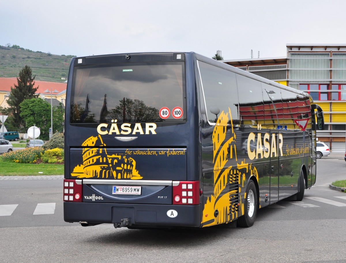 Van Hool T915 Alicron von CSAR Reisen aus Wien am 30.4.2015 in Krems.