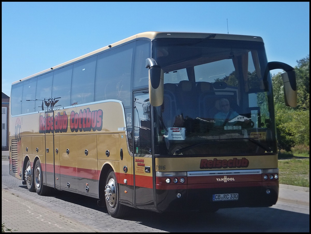 Van Hool T916 vom Reiseclub Cottbus aus Deutschland im Stadthafen Sassnitz.