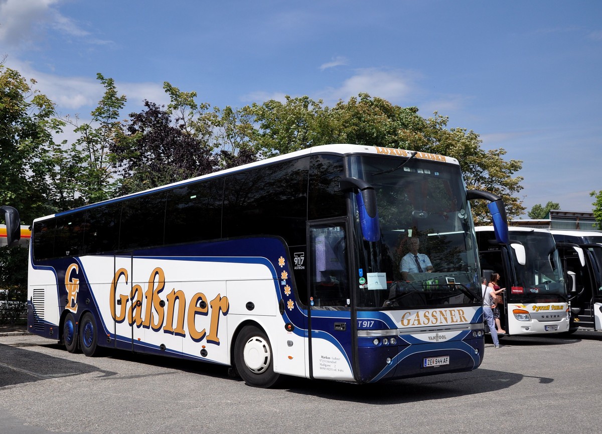 Van Hool T917 Astron von Gassner Reisen aus sterreich im Juni 2015 in Krems.