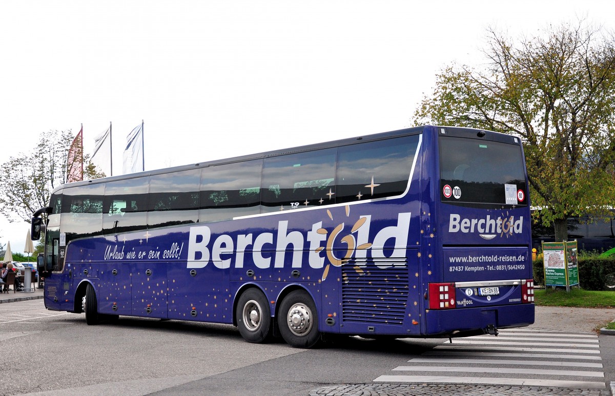 VAN HOOL T917 Astronef von Berchtold Reisen aus der BRD am 2.10.2014 in Krems.