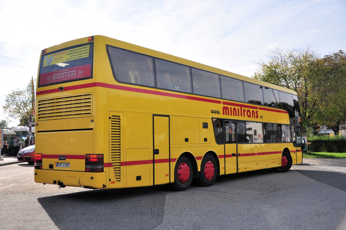 VAN HOOL T927 Asatromega von Minitrans.cz am 20.9.2014.in Krems gesehen.