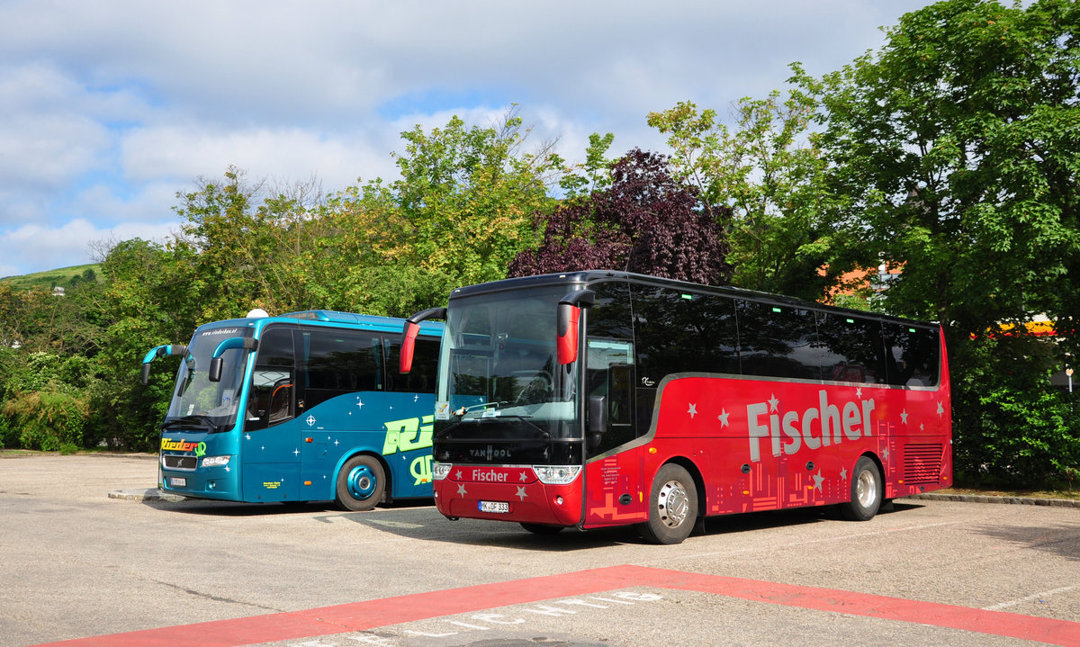 Van Hool TX11 alicron von Fischer Reisen aus der BRD in Krems gesehen.