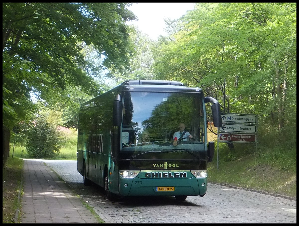 Van Hool TX16 von Ghielen aus den Niederlanden in Sassnitz.