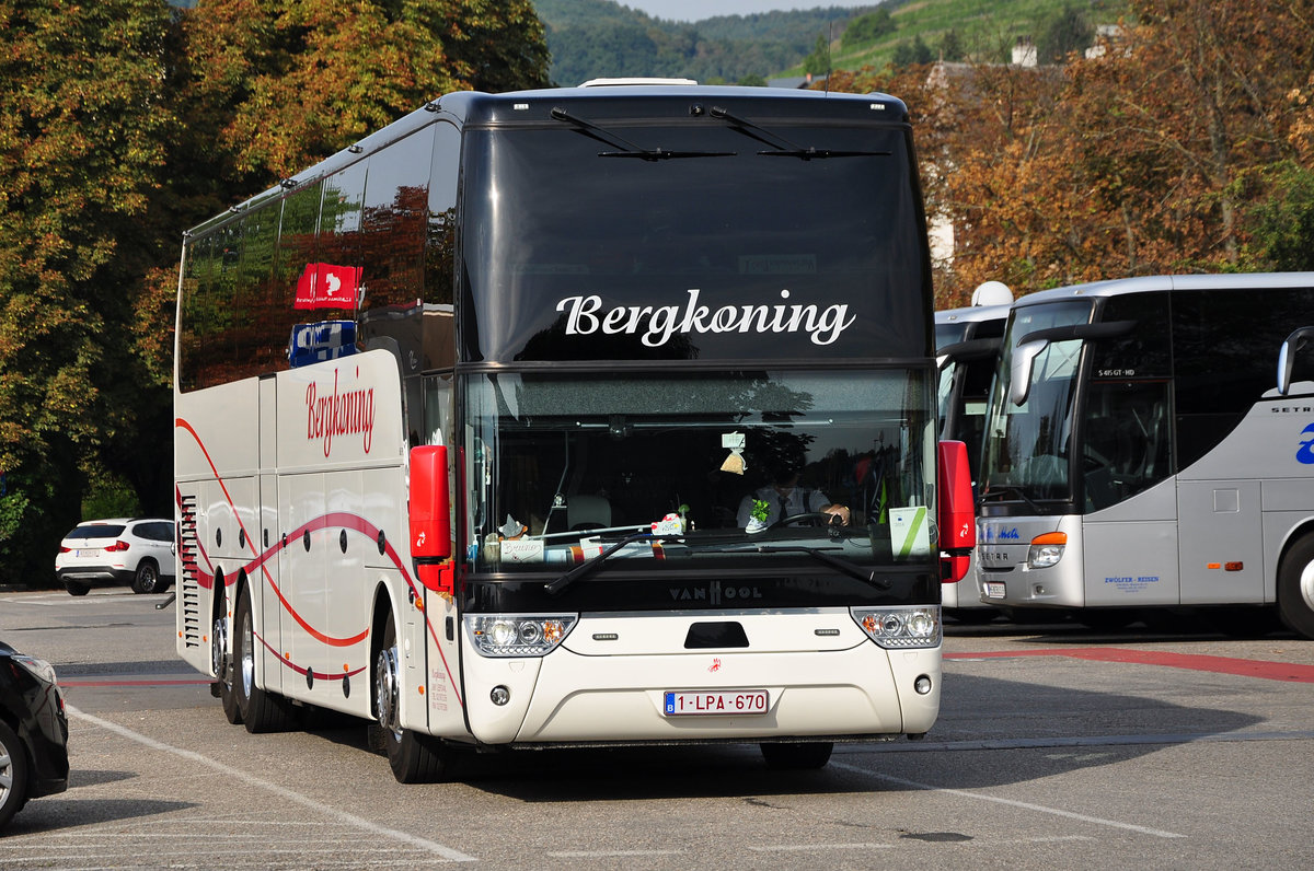 Van Hool TX17 Altano von Bergkoning Reisen aus Belgien in Krems gesehen.