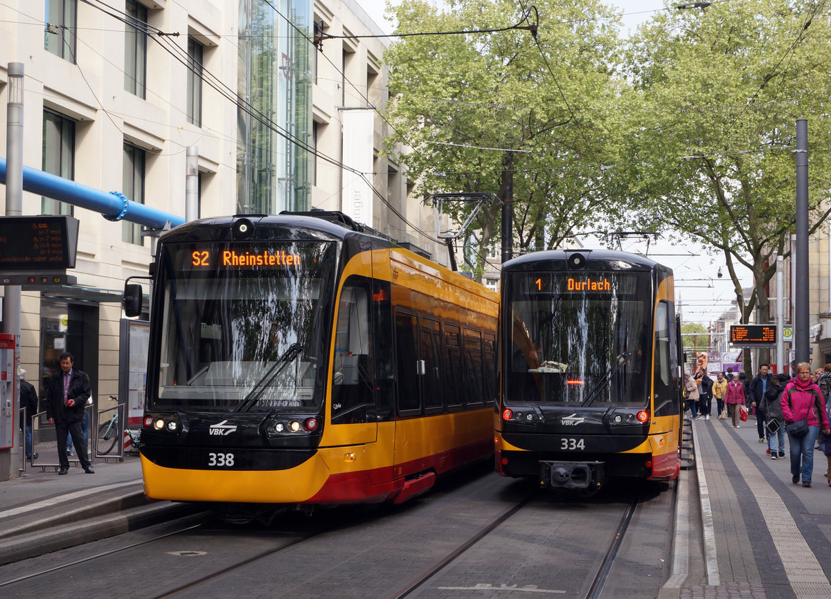 VBK: Noch rumpelten am 28. April 2017 die S- und Strassenbahnen durch die Stadt Karlsruhe, whrend an der neuen U-Bahn fleissig gebaut wird.
Foto: Walter Ruetsch 