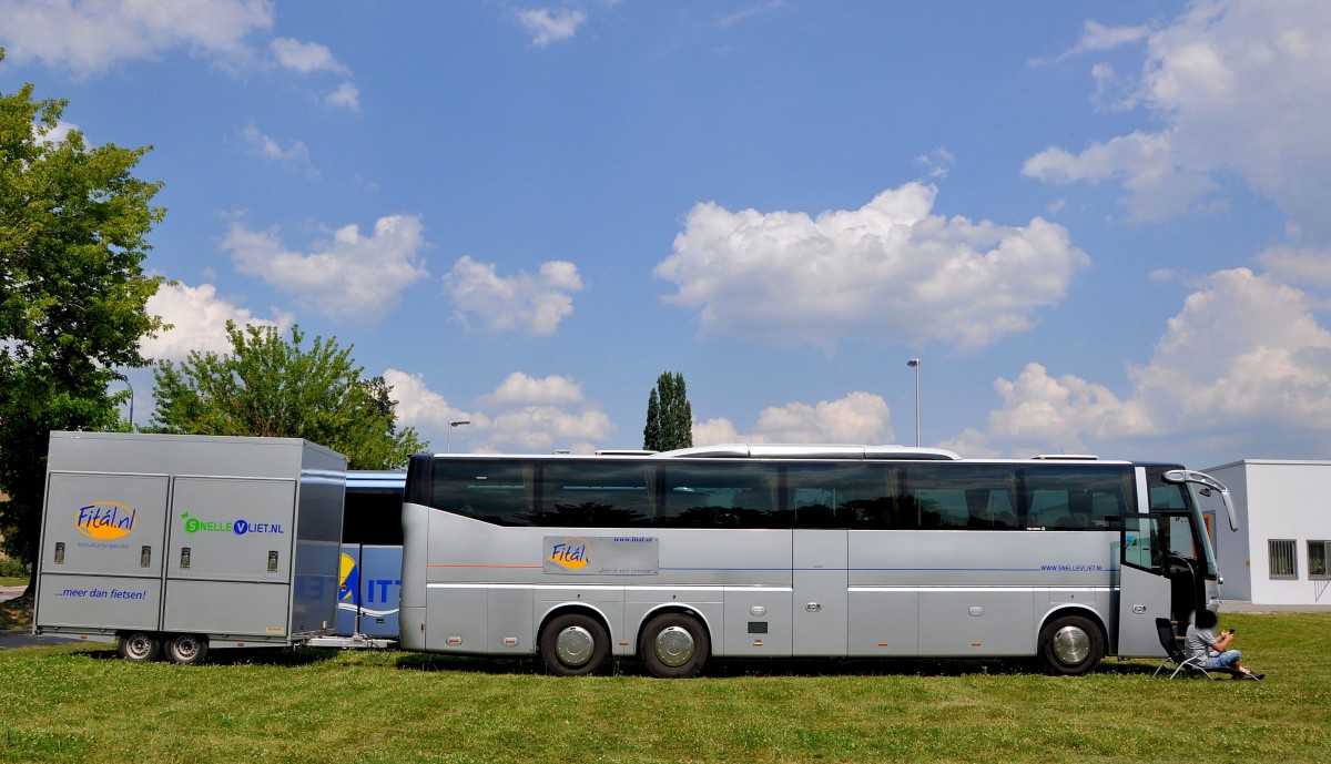 VDL BOVA mit Radh�nger aus den NL am 10.7.2013 in Krems an der Donau.
