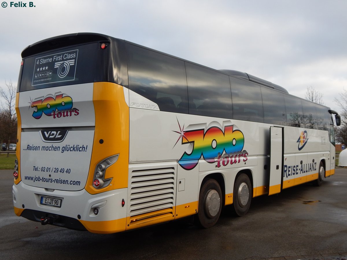 VDL Futura von JobTours aus Deutschland vor dem Kap Arkona.