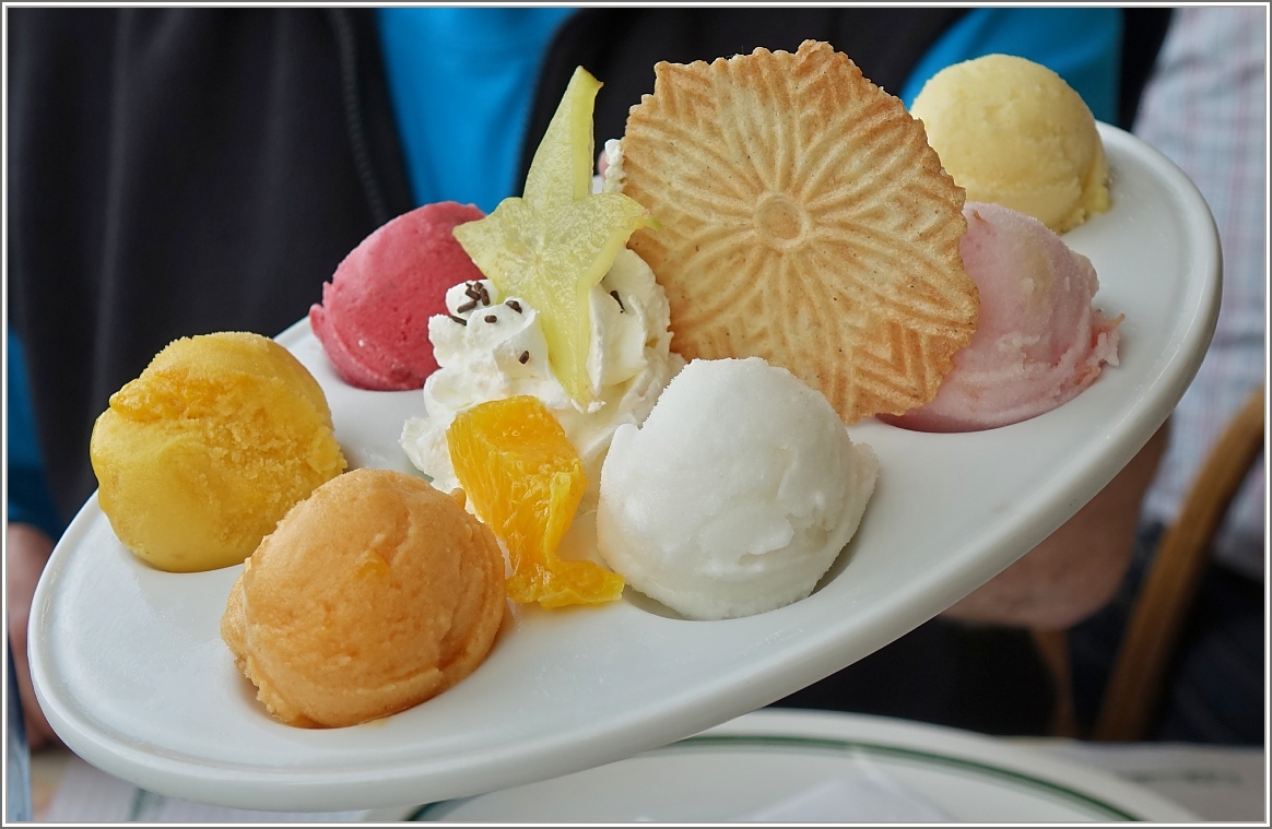Voilà, ein  Palette des Sorbets  als Dessert.
(07.04.2014)