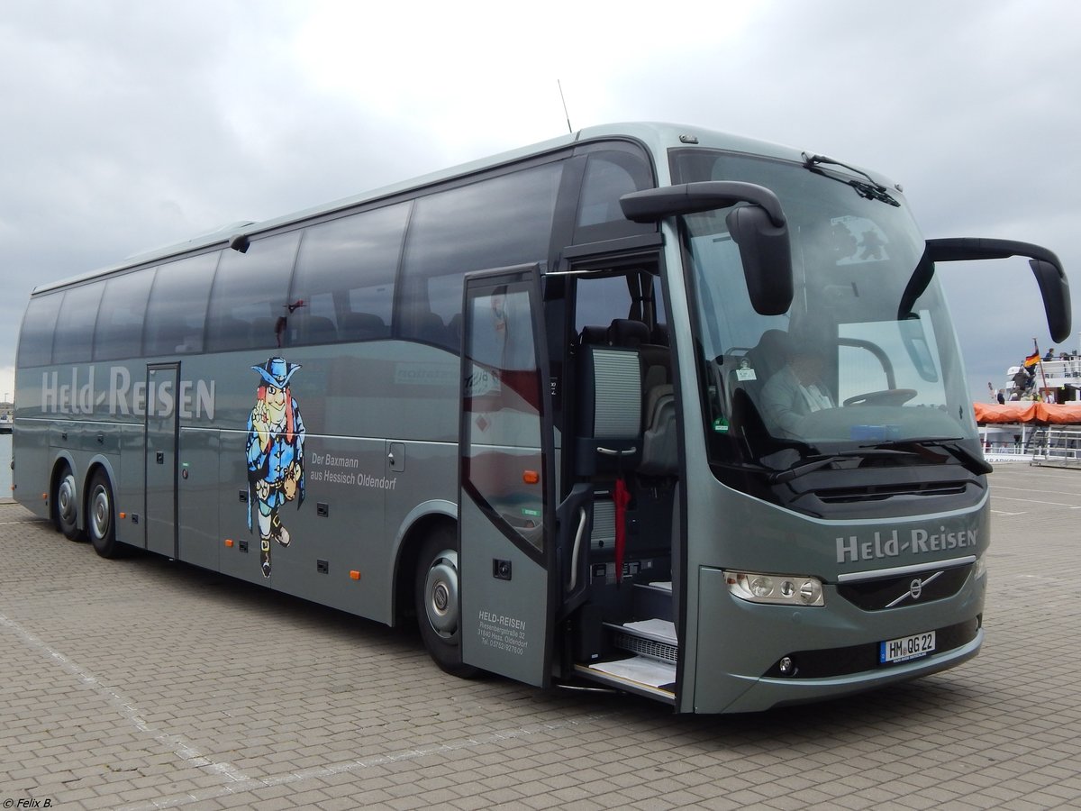 Volvo 9700 von Held-Reisen aus Deutschland im Stadthafen Sassnitz.