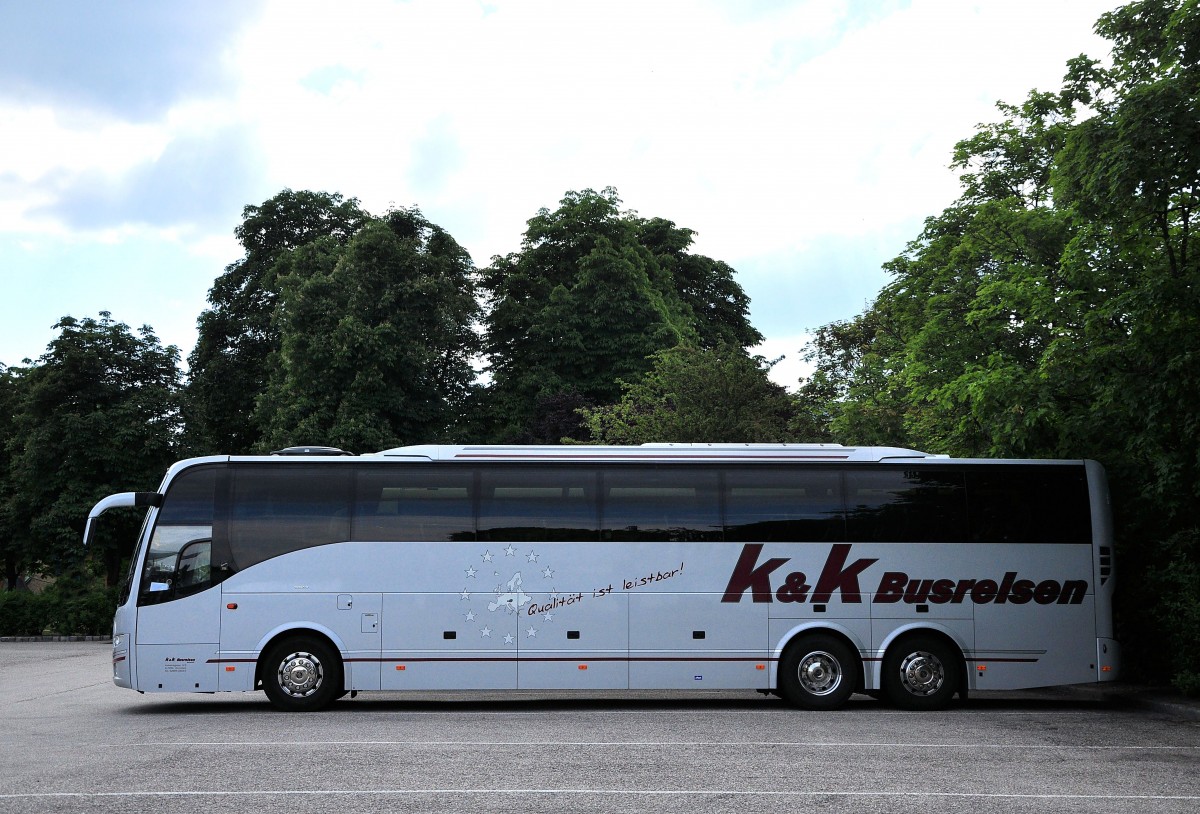 VOLVO 9700 von  K & K Busreisen aus �sterreich am 29.5.2013 in Krems.