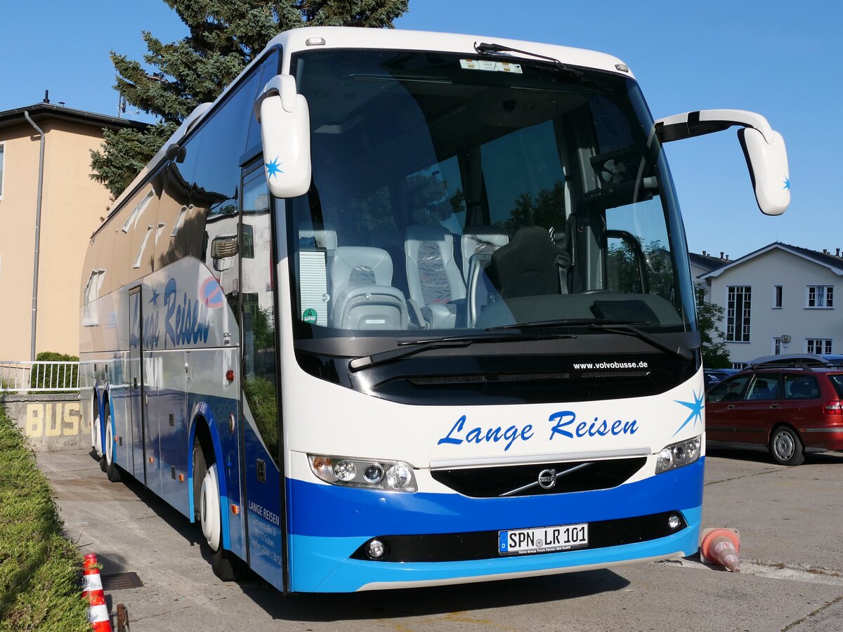 Volvo 9700 von Lange Reisen aus Deutschland in Sassnitz. 