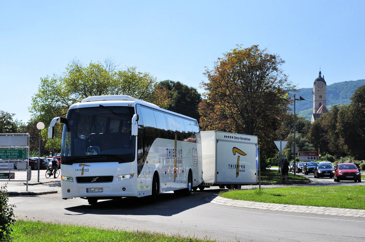 Volvo 9700 mit Radanh�nger von Thiesing Reisen aus der BRD in Krems gesehen.
